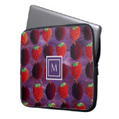 Elegante monogrammierte Anfangsbuchstaben Erdbeere Laptopschutzhülle (Vorderseite Links)