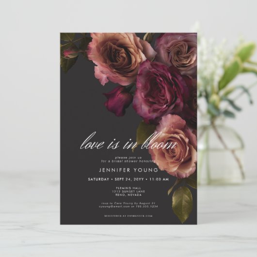 Elegante Moody Rust Burgundy Liebe in Blütendusche Einladung (Stehend Vorderseite)