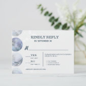 Elegante Moon Blue Gold Stars Hochzeit RSVP Karte (Stehend Vorderseite)