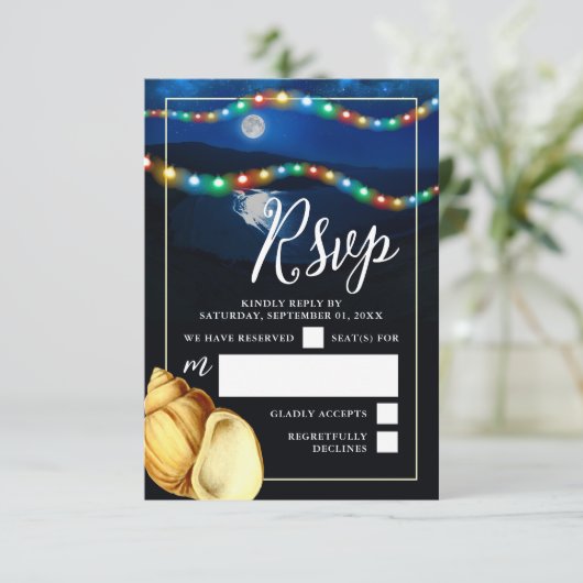 Elegante Moonlit Beach Wedding RSVP Karte (Stehend Vorderseite)