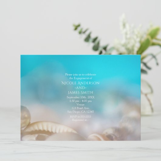 Elegante Muscheln Beach Wedding Verlobung Einladun Einladung (Stehend Vorderseite)