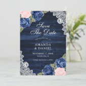 Elegante Navy Blue Blush Wood Lace Floral Wedding Save The Date (Stehend Vorderseite)