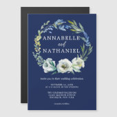 Elegante Navy Blue Floral Wreath Winter Wedding Magneteinladung (Vorne/Hinten)