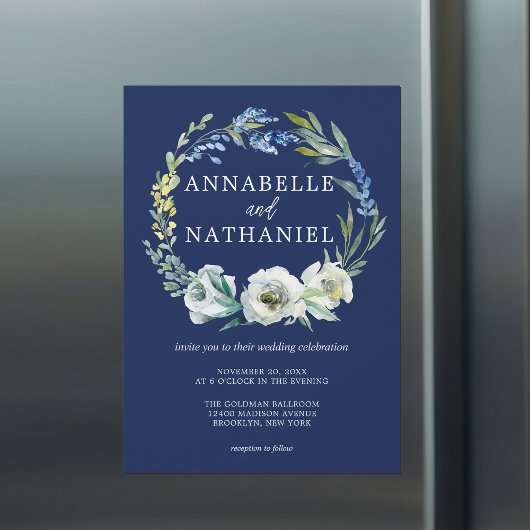 Elegante Navy Blue Floral Wreath Winter Wedding Magneteinladung