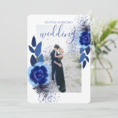 Elegante Navy Blue Flowers Frame Foto Hochzeit Einladung (Stehend Vorderseite)