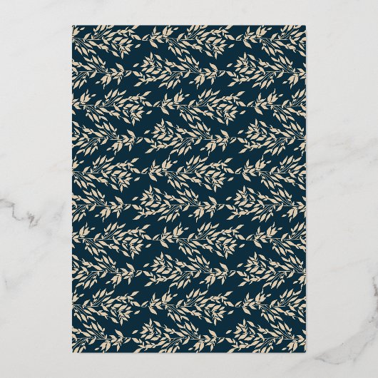 Elegante Navy Blue Monogram Rose Gold Wappen Hochz Folieneinladung (Rückseite)