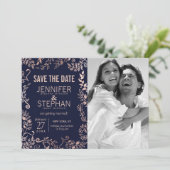 Elegante Navy Blue Rose Gold Floral Save the Dates Date (Stehend Vorderseite)