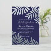 Elegante Navy Blue Silver Blätter Hochzeit Einladung (Stehend Vorderseite)
