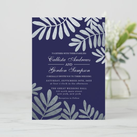 Elegante Navy Blue Silver Blätter Hochzeit Einladung (Stehend Vorderseite)