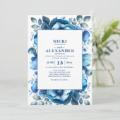 Elegante Navy Blütenblütenhochzeit Einladung (Stehend Vorderseite)