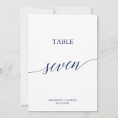 Elegante Navy Calligraphy Table Seven Tischnummer (Rückseite)