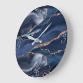 Elegante Navy Gold Agate Abstrakt Silber Zahlen Große Wanduhr (Winkel)