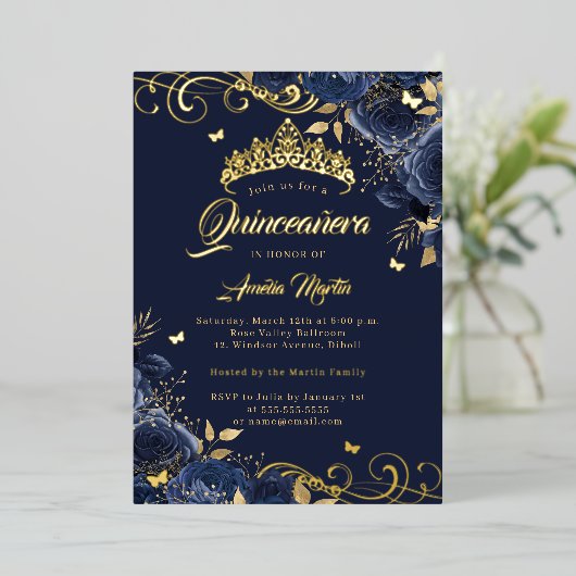 Elegante Navy Rose Gold Swirl Quinceanera Folieneinladung (Stehend vorne)