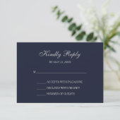 Elegante Navy & Silver Script RSVP Cards Karte (Stehend Vorderseite)