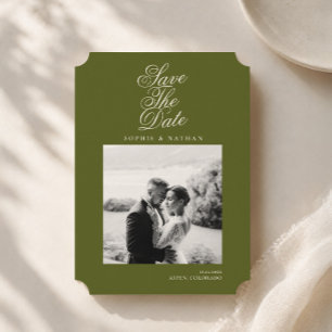 Elegante olivgrüne Old-Money-Foto-Save-the-Date-Ka Einladung