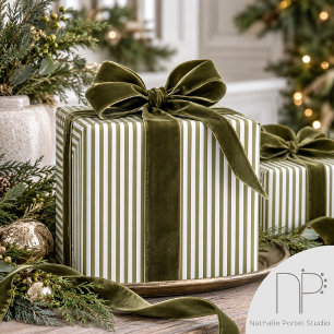 Elegante olivgrüne und weiße dünne Streifen Geschenkpapier