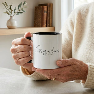 Elegante Oma Est. Jahr Minimal Schrift Design Tasse