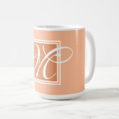 Elegante Orangen-Weiß-Monogramm-Schriftzeichen-Top Kaffeetasse (VorderseiteRechts)