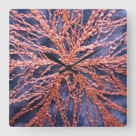 Elegante Orangenindigstickerei in übergroßer Größe Quadratische Wanduhr