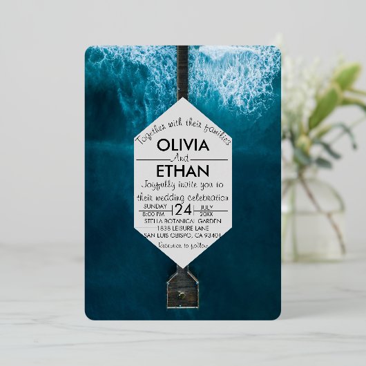 Elegante ozeanblaue Wellen Hochzeitsfoil Einladung (Stehend vorne)