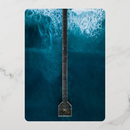 Elegante ozeanblaue Wellen Hochzeitsfoil Einladung (Rückseite)