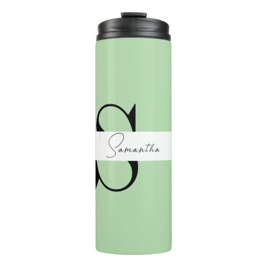 Elegante Pastel Green Monogram Thermal Tumbler Thermosbecher (Vorderseite)