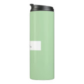 Elegante Pastel Green Monogram Thermal Tumbler Thermosbecher (Nach rechts gedreht)