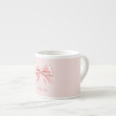 Elegante Pastel Pink Bow & Name Personalisiert Espressotasse (Vorderseite Rechts)