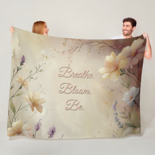 Elegante Pastell-Blumen - Träumerischer Vintage-Hi Fleecedecke