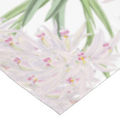 Elegante Pastell Pink Lilies Tablecloth Tischdecke (Schrägansicht)