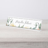 Elegante Peach Floral Modernes Skript Schreibtischnamensplakette (Vorderseite )