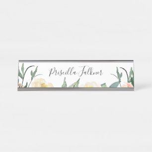 Elegante Peach Floral Modernes Skript Schreibtischnamensplakette