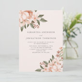 Elegante Peach Floral Wedding Einladung (Stehend Vorderseite)