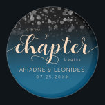 Elegante Peach Oceanic Blue Wedding ein neues Kapi Magnet<br><div class="desc">Machen Sie Ihren besonderen Tag zu einem unvergesslichen Fest mit diesen einfachen,  aber stilvollen Magneten,  die elegante handgeschriebene und Blockschrift mit einem Konfetti-Set auf schwarz,  blendend ozeanischer Schattierungen mit mediterranem Einschlag und pfirsichfarbenen Hintergründen. Passen Sie Ihre Wünsche an. Design © W.H. Sim. Weitere Informationen unter zazzle.com/expressionsoccasions</div>