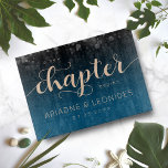 Elegante Peach Oceanic Blue Wedding ein neues Kapi Schneidebrett<br><div class="desc">Machen Sie Ihren besonderen Tag zu einem unvergesslichen Fest mit diesem einfachen,  aber stilvollen Schneidebrett,  das elegant handschriftlich und mit Blockschrift in Pfirsichschrift mit einer Konfetti-Set-Dusche auf einem schwarzen bis zauberhaften ozeanisch-blau-evokativ-mediterranen Hintergrund ausgestattet ist. Passen Sie Ihre Wünsche an. Design © W.H. Sim. Weitere Informationen unter zazzle.com/expressionsoccasions</div>