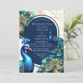 Elegante Peacocks Gold Feathers Flora Wedding Einladung (Stehend Vorderseite)