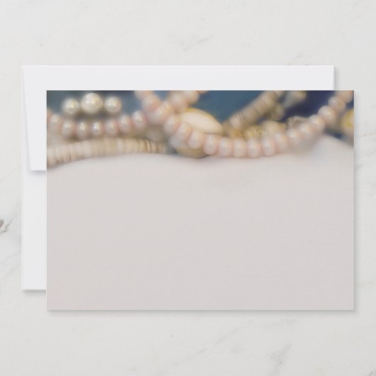 Elegante Perlen & Muscheln Beach Wedding Einladung (Rückseite)