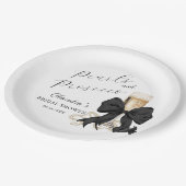 Elegante Perlen & Prosecco Schwarze Schleife Braut Pappteller (Schrägansicht)