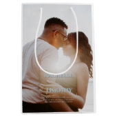 Elegante Personalisiert Color Foto Script Hochzeit Mittlere Geschenktüte (Vorderseite)