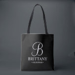 Elegante Personalisierte Bridesmaid in Schwarz und Tasche<br><div class="desc">Elegante Personalisierte Bridesmaid-Geschenke in Schwarz und Weiß mit personalisierten Monogrammen im eleganten Stil der Kalligraphie mit Name und Titel der Brautjungfrau im klassischen Serif-Schriftart-Stil. Auch perfekt für die Trauzeugin,  Blumenmädchen,  Brautmutter und vieles mehr.</div>