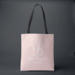 Elegante Personalisierte Bridesmaid in Schwarz und Tasche<br><div class="desc">Elegante Personalisierte Bridesmaid-Geschenke in Schwarz und Weiß mit personalisierten Monogrammen im eleganten Schriftart-Stil mit dem Namen und der Titel der Brautjungfrau im klassischen Serif-Schriftart-Stil auf rosafarbenem Hintergrund. Auch perfekt für die Trauzeugin,  Blumenmädchen,  Brautmutter und vieles mehr.</div>