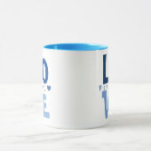 Elegante Personalisierte LIEBE, Name in Blue Typog Tasse (Zentrum)