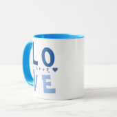Elegante Personalisierte LIEBE, Name in Blue Typog Tasse (Vorderseite Links)