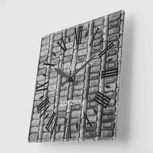 Elegante Personalisierte Wine Cork Quadratische Wanduhr (Winkel)