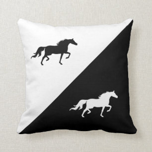 Elegante Pferde Silhouetten auf Schwarz & Weiß Kissen