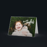 Elegante Pinselschrift Joyful Foto Moderne Weihnac Feiertagskarte<br><div class="desc">Moderne religiöse Weihnachtskarte mit einem schlichten und minimalen Design mit "Joyful" in einem eleganten weißen Pinselskript,  zusammen mit Ihrer Botschaft und Ihrem Familiennamen über Ihr Lieblings-Foto. Im Inneren befindet sich eine Foto-Collage,  die aus sechs quadratischen Bildern besteht.</div>