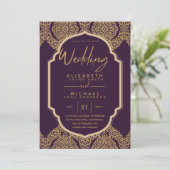 Elegante Plum Berry Gold Verziert Wedding Einladung (Stehend Vorderseite)