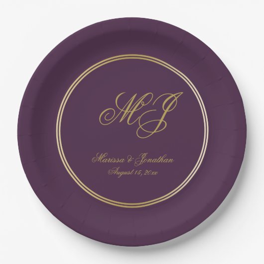 Elegante Plum Lila Gold Monogram Script Hochzeit Pappteller (Vorderseite)