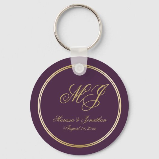 Elegante Plum Lila Gold Monogram Script Hochzeit Schlüsselanhänger (Vorderseite)