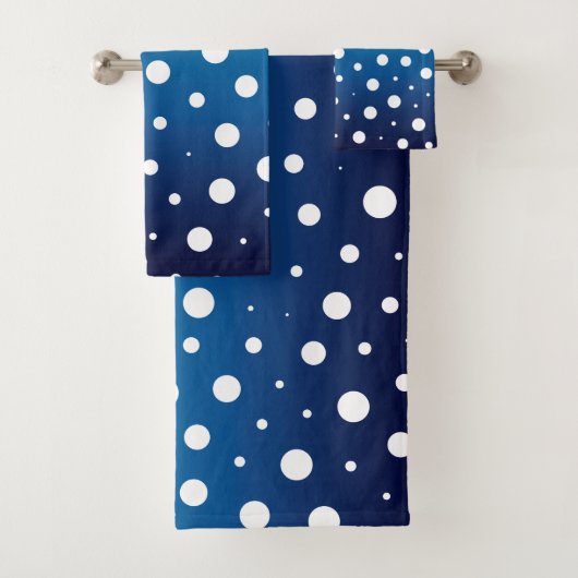 Elegante Polka-Punkte - Ocean Blue und White Badhandtuch Set (Insitu)